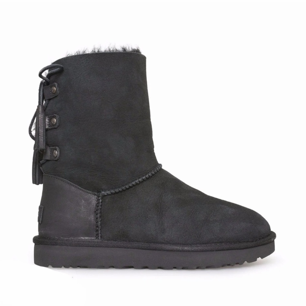 UGG CLASSIC SHORT KRISTABELLE BLACK SUEDE SHEARLING LINE‎ LACE TASSEL BOOTS US 8